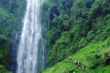 Meru Waterfall photo 1