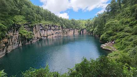 特里特里瓦火山湖