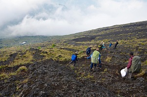 尼拉贡戈火山 2