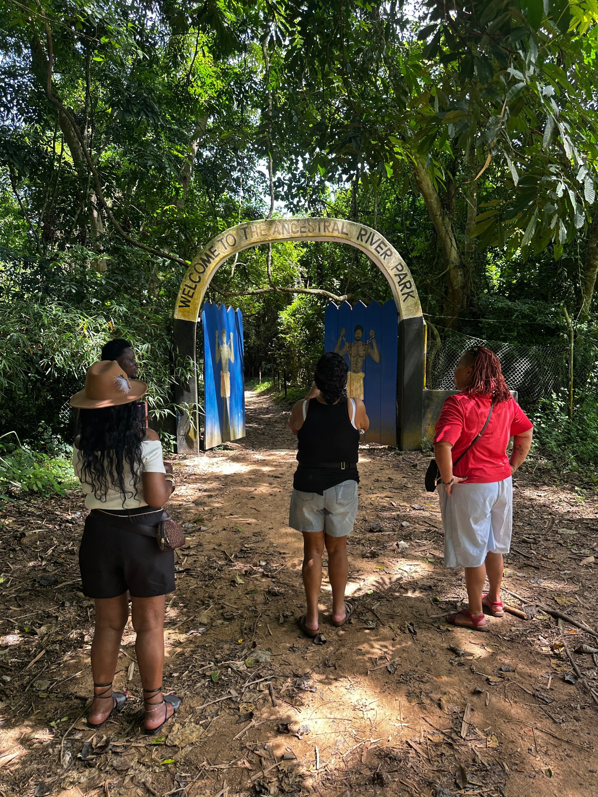 1-Day Accra: Ancestral Last Bath River and Cape Coast Castle Tour