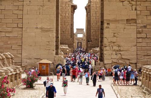 1-Day Luxor Guided Tour: East and West Banks Deluxe Experience